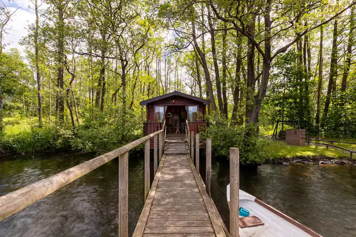 picture of a cabin in the woods