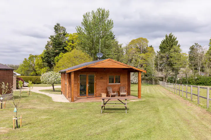 picture of a log cabin